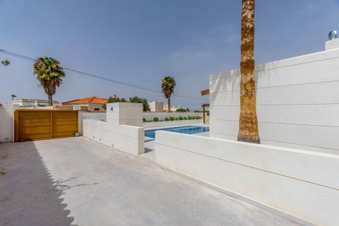 Villa for sale Torrevieja, Alicante, Spain 4 bedrooms, 190 sq.m. No. 115382 - photo 6