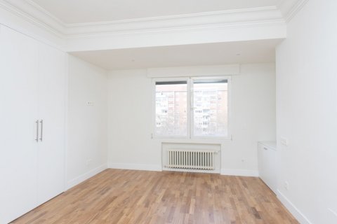 Dzīvoklis pārdošanā Madrid, Spānijā 6 istabas, 340 m2 Nr. 107891 - attēls 17