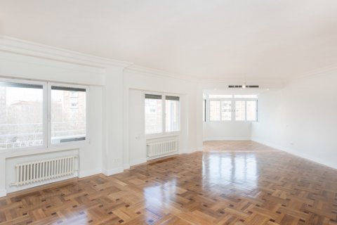 Dzīvoklis pārdošanā Madrid, Spānijā 6 istabas, 340 m2 Nr. 107891 - attēls 2