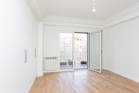 Dzīvoklis pārdošanā Madrid, Spānijā 6 istabas, 340 m2 Nr. 107891 - attēls 24