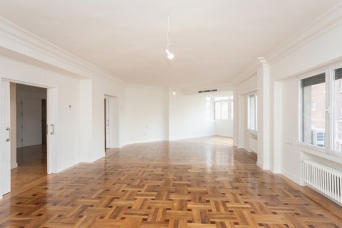 Dzīvoklis pārdošanā Madrid, Spānijā 6 istabas, 340 m2 Nr. 107891 - attēls 3
