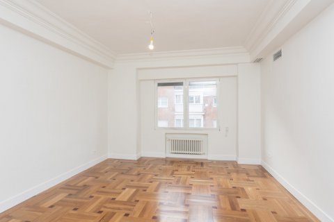 Dzīvoklis pārdošanā Madrid, Spānijā 6 istabas, 340 m2 Nr. 107891 - attēls 7