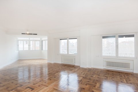 Dzīvoklis pārdošanā Madrid, Spānijā 6 istabas, 340 m2 Nr. 107891 - attēls 1