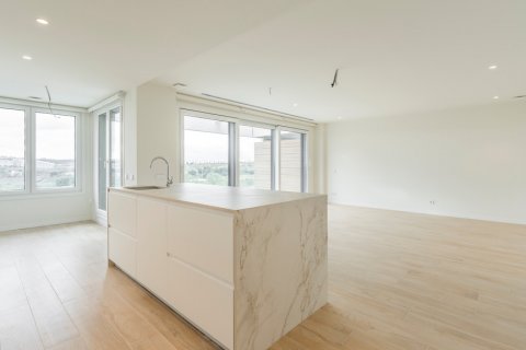 Penthouse for rent Madrid, Spain 4 bedrooms, 200 sq.m. No. 107458 - photo 5