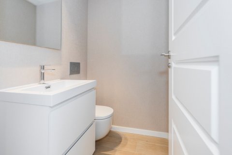 Penthouse for rent Madrid, Spain 4 bedrooms, 200 sq.m. No. 107458 - photo 16