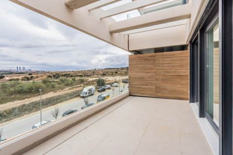 Penthouse for rent Madrid, Spain 4 bedrooms, 200 sq.m. No. 107458 - photo 13