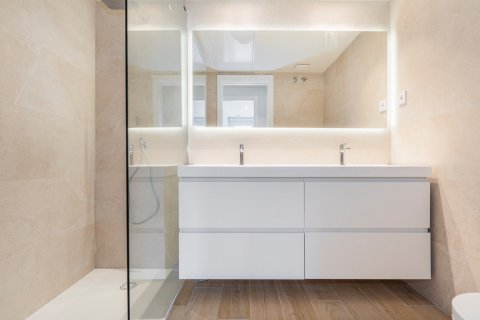 Penthouse for rent Madrid, Spain 4 bedrooms, 200 sq.m. No. 107458 - photo 24