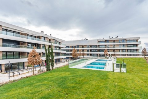 Penthouse for rent Madrid, Spain 4 bedrooms, 200 sq.m. No. 107458 - photo 1