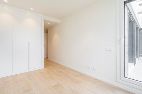 Penthouse for rent Madrid, Spain 4 bedrooms, 200 sq.m. No. 107458 - photo 19