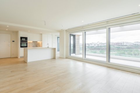 Penthouse for rent Madrid, Spain 4 bedrooms, 200 sq.m. No. 107458 - photo 7
