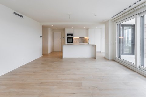 Penthouse for rent Madrid, Spain 4 bedrooms, 200 sq.m. No. 107458 - photo 8