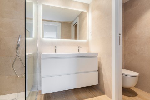 Penthouse for rent Madrid, Spain 4 bedrooms, 200 sq.m. No. 107458 - photo 27