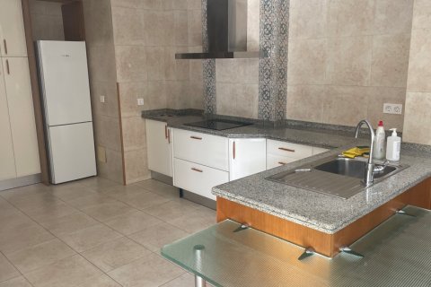Apartment for rent Malaga, Spain 4 bedrooms, 200 sq.m. No. 107461 - photo 6