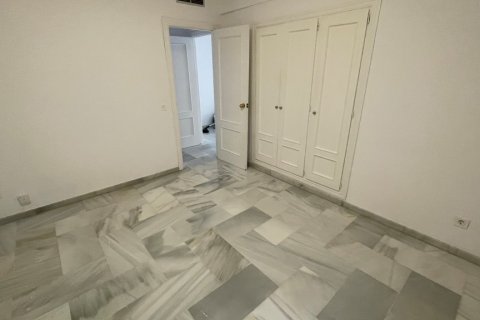 Apartment for rent Malaga, Spain 4 bedrooms, 200 sq.m. No. 107461 - photo 11