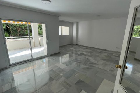 Apartment for rent Malaga, Spain 4 bedrooms, 200 sq.m. No. 107461 - photo 2