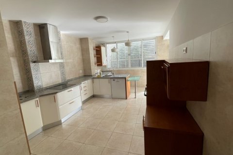 Apartment for rent Malaga, Spain 4 bedrooms, 200 sq.m. No. 107461 - photo 8