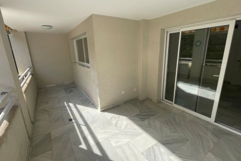 Apartment for rent Malaga, Spain 4 bedrooms, 200 sq.m. No. 107461 - photo 3