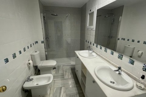 Apartment for rent Malaga, Spain 4 bedrooms, 200 sq.m. No. 107461 - photo 13