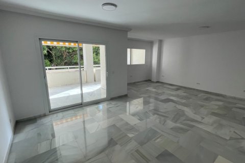 Apartment for rent Malaga, Spain 4 bedrooms, 200 sq.m. No. 107461 - photo 1