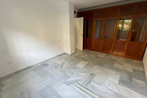 Apartment for rent Malaga, Spain 4 bedrooms, 200 sq.m. No. 107461 - photo 17
