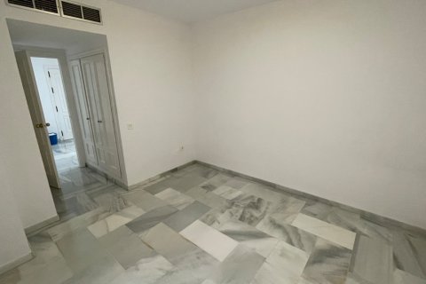 Apartment for rent Malaga, Spain 4 bedrooms, 200 sq.m. No. 107461 - photo 10