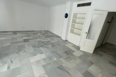 Apartment for rent Malaga, Spain 4 bedrooms, 200 sq.m. No. 107461 - photo 4