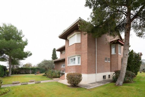 Villa à vendre Prado Norte, Madrid, Espagne, 6 chambres, 601 m2 No. 107463 - photo 3