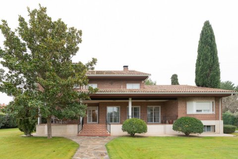 Villa à vendre Prado Norte, Madrid, Espagne, 6 chambres, 601 m2 No. 107463 - photo 1