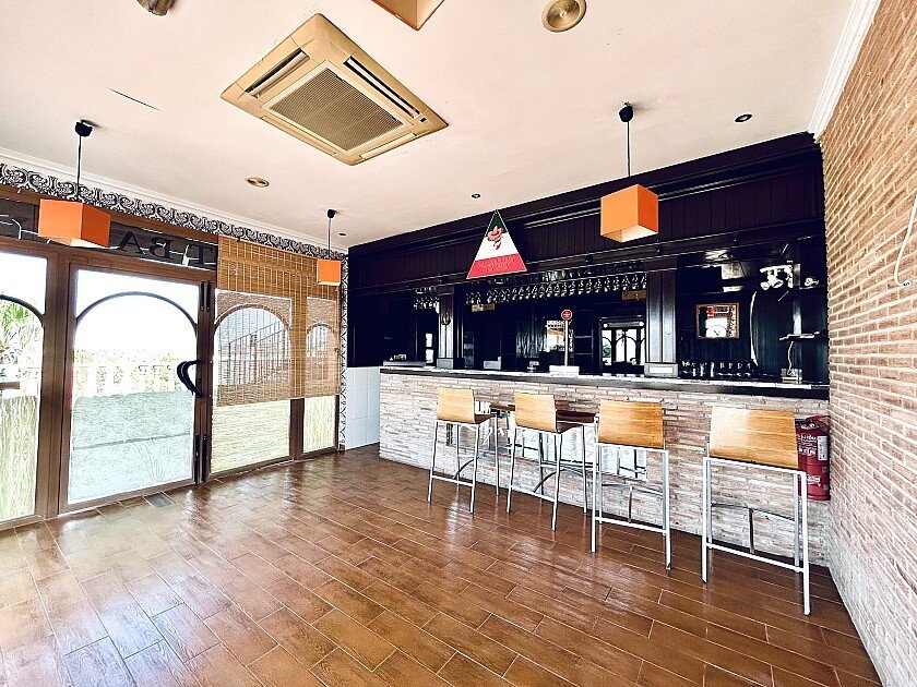 Commercial property à Orihuela, Alicante, Espagne 242 m2 No. 111285