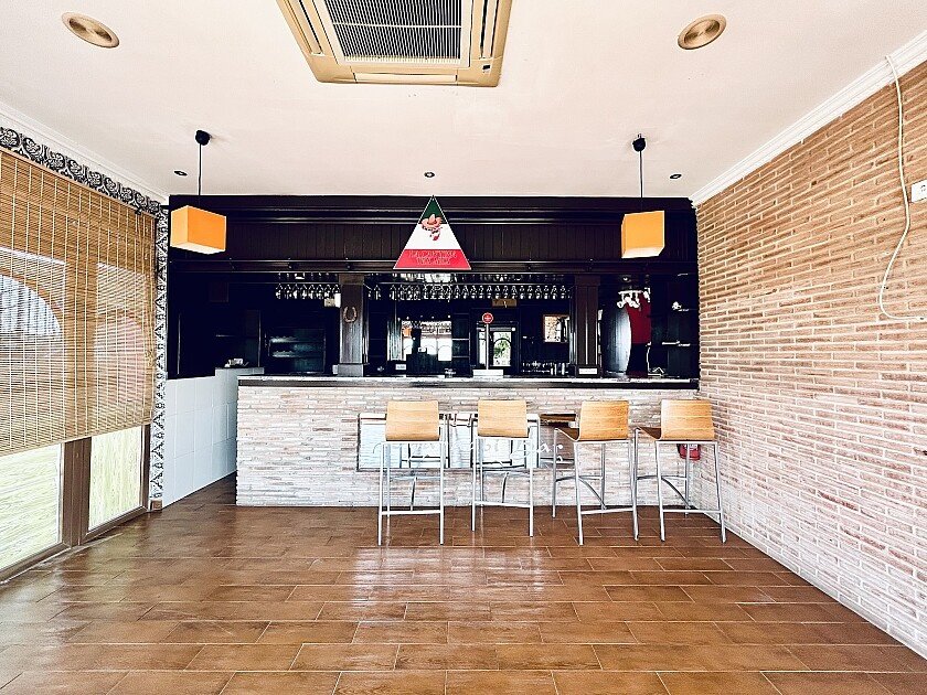 Commercial property à Orihuela, Alicante, Espagne 242 m2 No. 111285