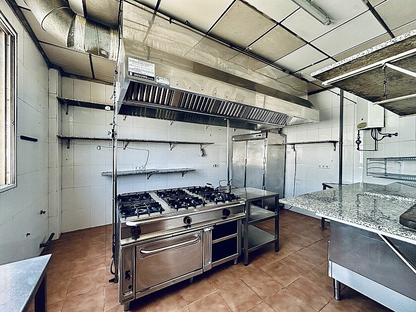 Commercial property à Orihuela, Alicante, Espagne 242 m2 No. 111285