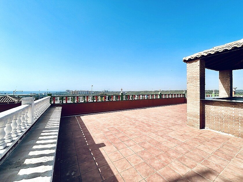 Commercial property à Orihuela, Alicante, Espagne 242 m2 No. 111285