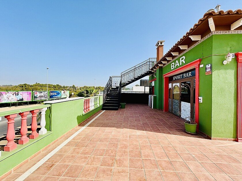 Commercial property à Orihuela, Alicante, Espagne 242 m2 No. 111285