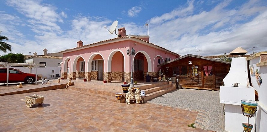 Villa Cabo Roig, Alicante, Spain 3 bedrooms, 110 sq.m. No. 111288