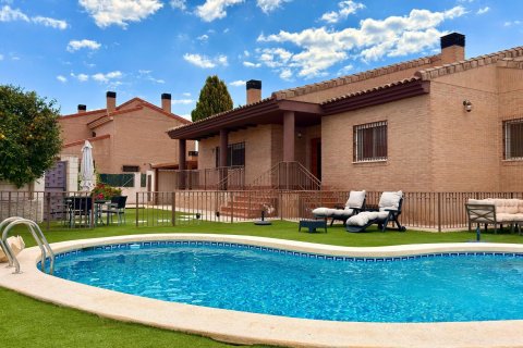 Продажа виллы Мутксамель, Аликанте, Испания 6 спален, 450м2 №117771 - фото 1
