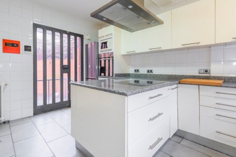 House for sale Madrid, Spain 4 bedrooms, 287 sq.m. No. 107897 - photo 12