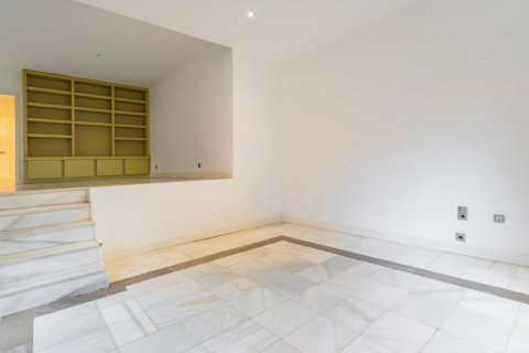 House for sale Madrid, Spain 4 bedrooms, 287 sq.m. No. 107897 - photo 6
