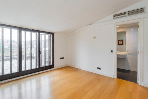 House for sale Madrid, Spain 4 bedrooms, 287 sq.m. No. 107897 - photo 21