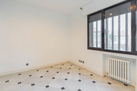 House for sale Madrid, Spain 4 bedrooms, 287 sq.m. No. 107897 - photo 16