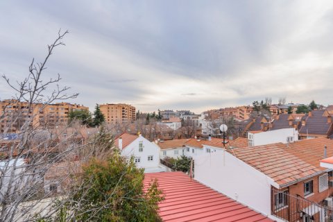 House for sale Madrid, Spain 4 bedrooms, 287 sq.m. No. 107897 - photo 25