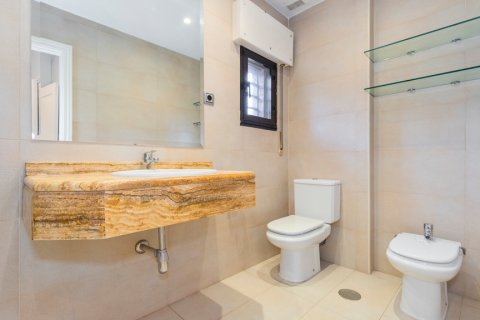 House for sale Madrid, Spain 4 bedrooms, 287 sq.m. No. 107897 - photo 15