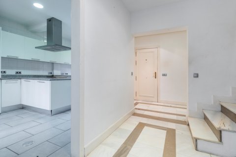 House for sale Madrid, Spain 4 bedrooms, 287 sq.m. No. 107897 - photo 10