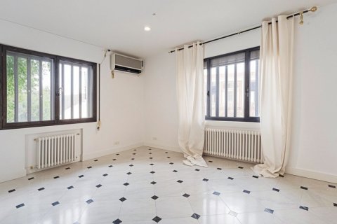 House for sale Madrid, Spain 4 bedrooms, 287 sq.m. No. 107897 - photo 18