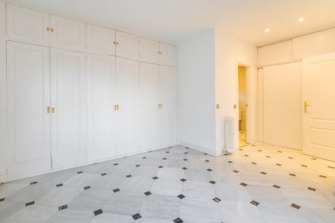House for sale Madrid, Spain 4 bedrooms, 287 sq.m. No. 107897 - photo 14