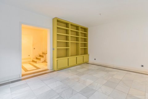 House for sale Madrid, Spain 4 bedrooms, 287 sq.m. No. 107897 - photo 4