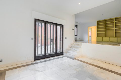 House for sale Madrid, Spain 4 bedrooms, 287 sq.m. No. 107897 - photo 7