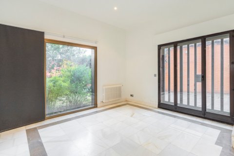 House for sale Madrid, Spain 4 bedrooms, 287 sq.m. No. 107897 - photo 9