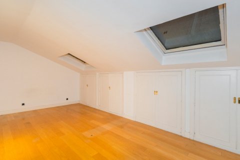 House for sale Madrid, Spain 4 bedrooms, 287 sq.m. No. 107897 - photo 23