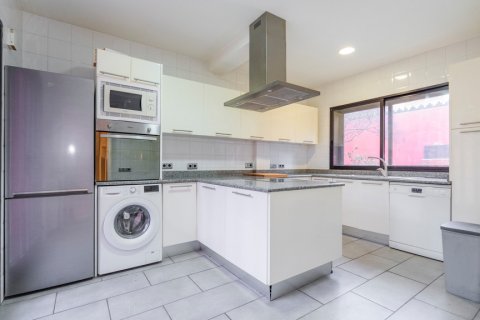 House for sale Madrid, Spain 4 bedrooms, 287 sq.m. No. 107897 - photo 11