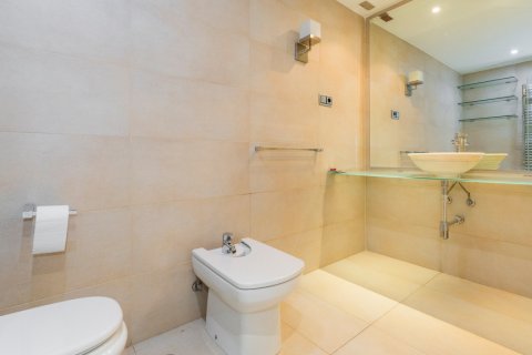House for sale Madrid, Spain 4 bedrooms, 287 sq.m. No. 107897 - photo 17